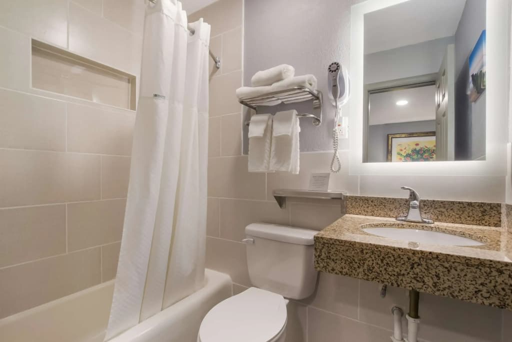 Double Suite full double bed
