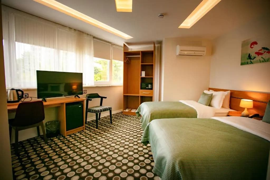 Deluxe Double room with city view full double bed