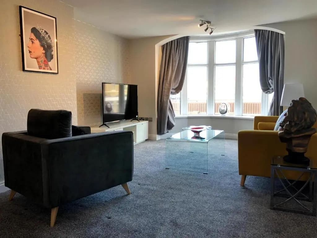 2 Bedrooms Apartment