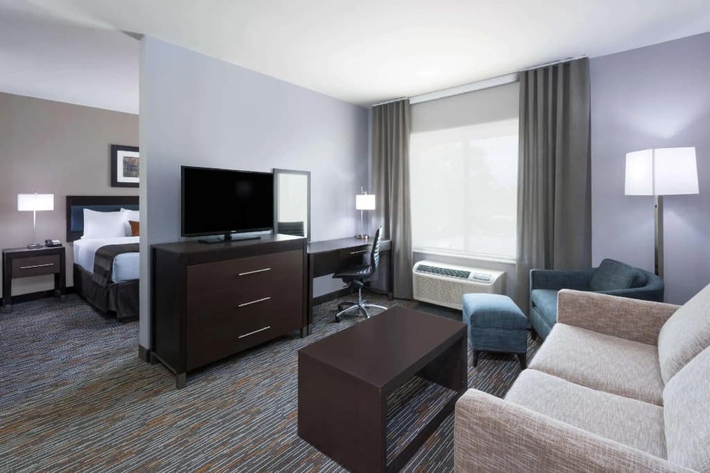 Double Suite full double bed