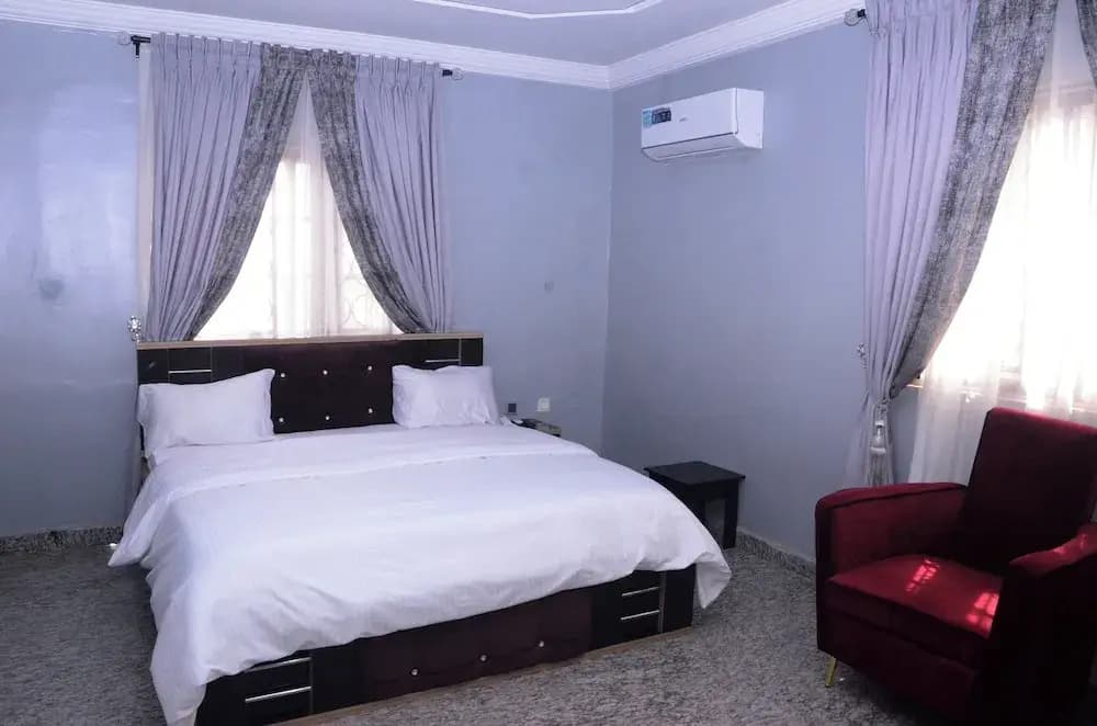 Standard Double room with city view full double bed
