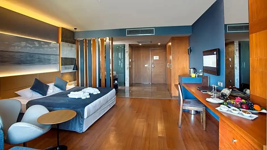 Standard Double room with land view full double bed