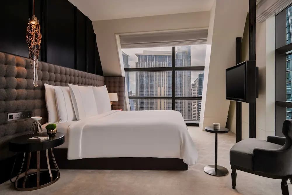 Premier Double Suite full double bed