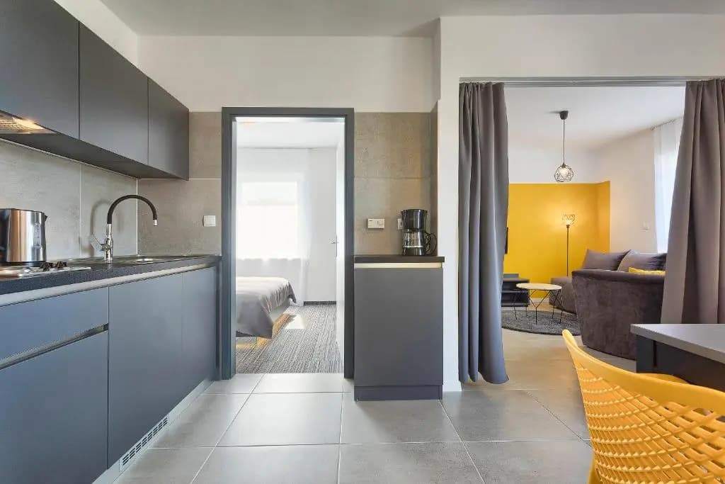 Apartment with garden view
