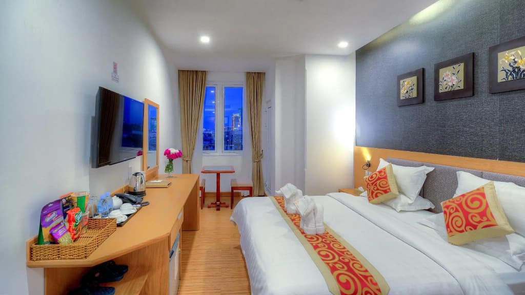 Superior Double room with city view full double bed