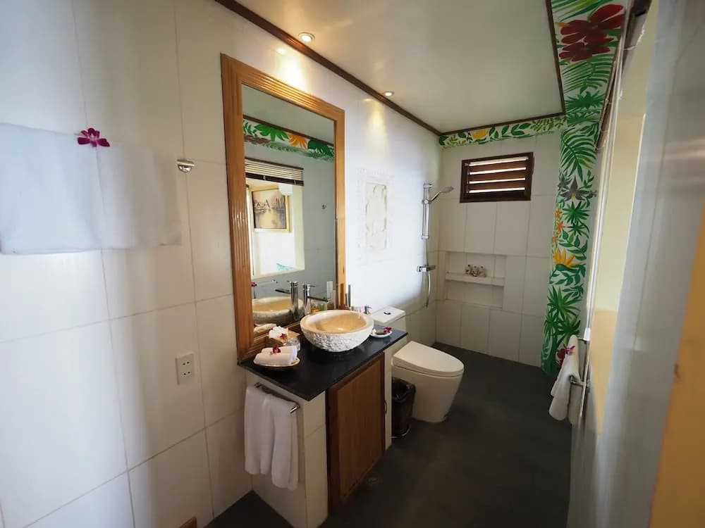 Deluxe Double room beachfront full double bed