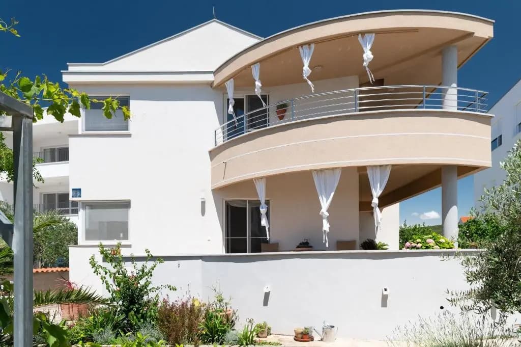 Apartment with balcony