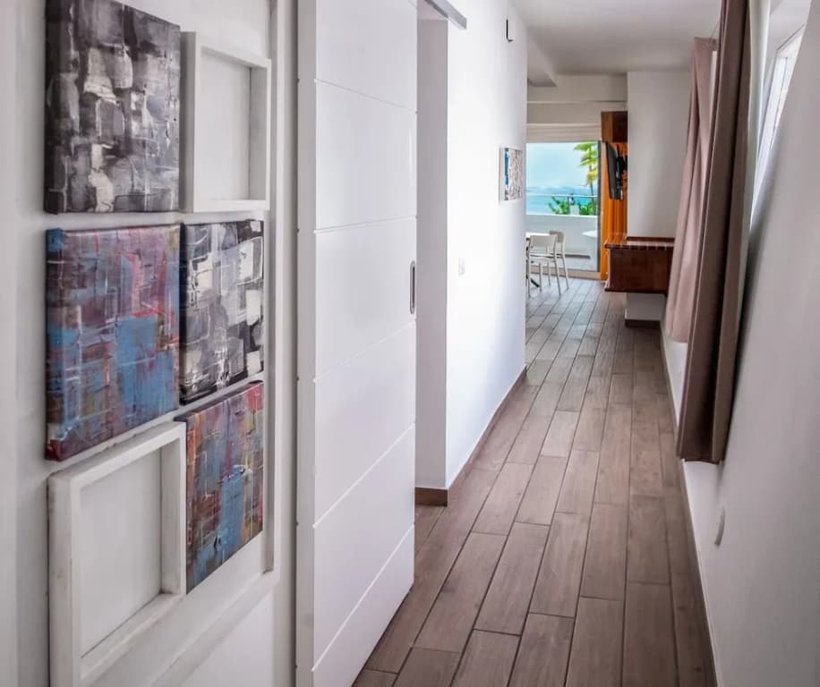 Apartment with balcony and with sea view