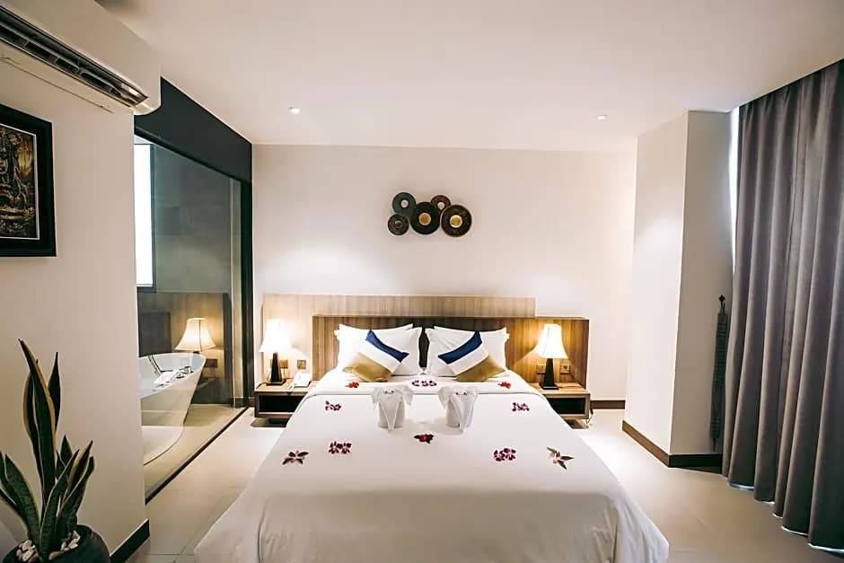 Deluxe Double room with balcony full double bed