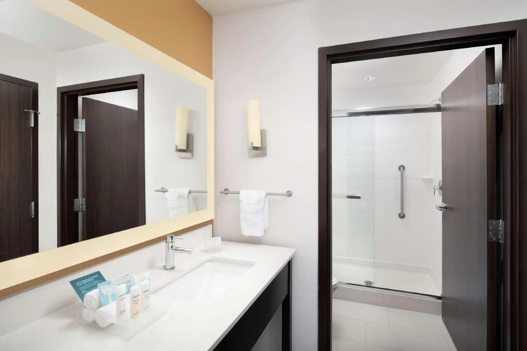 Double Suite full double bed