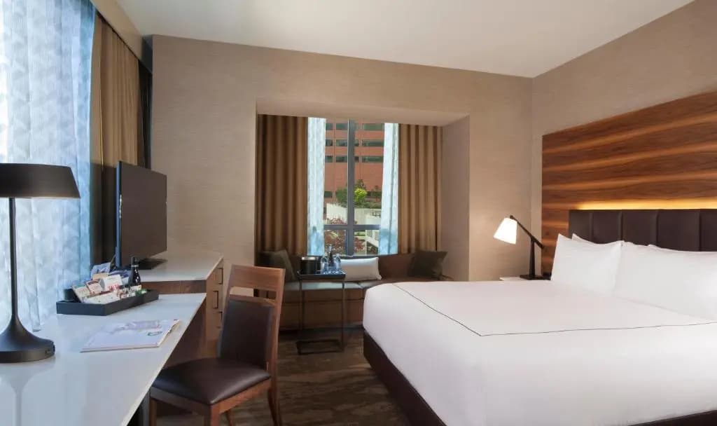 Hearing Accessible Double room with city view full double bed