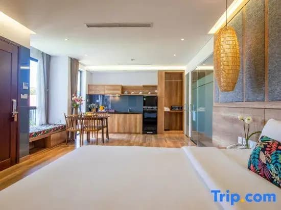 Apartment with pool view