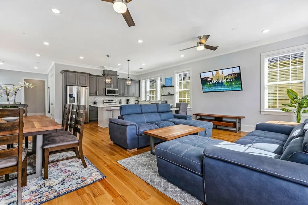 5 Bedrooms Classic Cottage with balcony