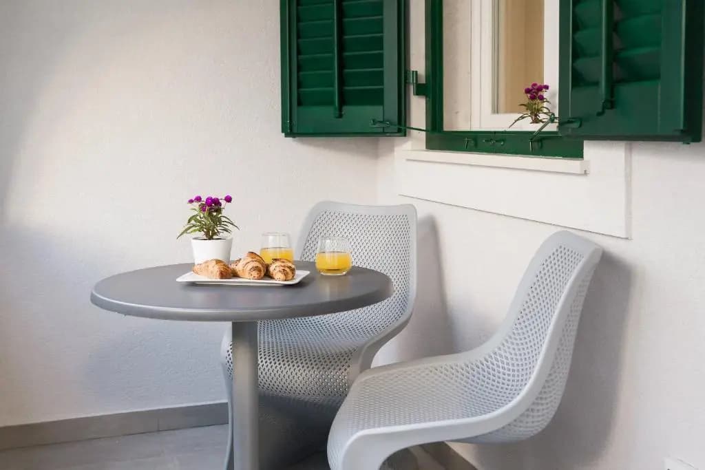 Deluxe Double room with balcony full double bed