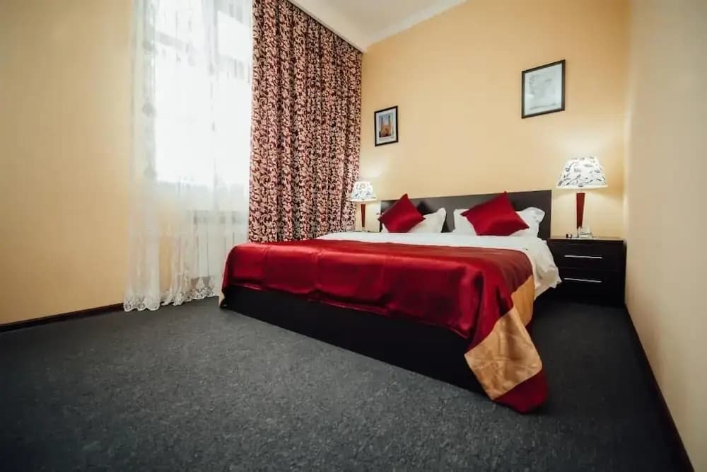 Standard Double room with city view full double bed