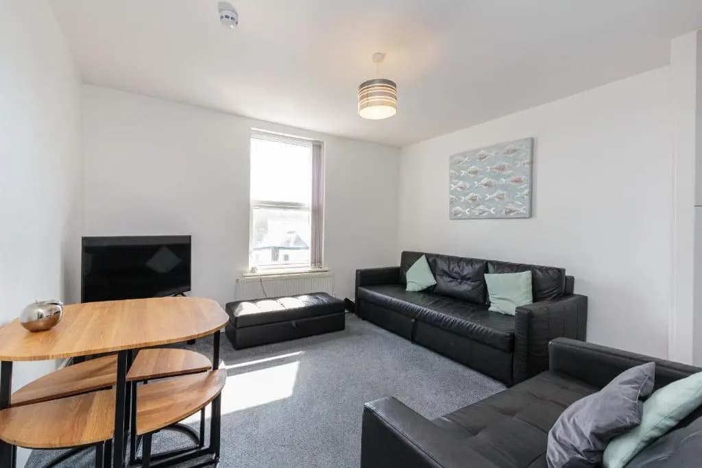 2 Bedrooms Apartment
