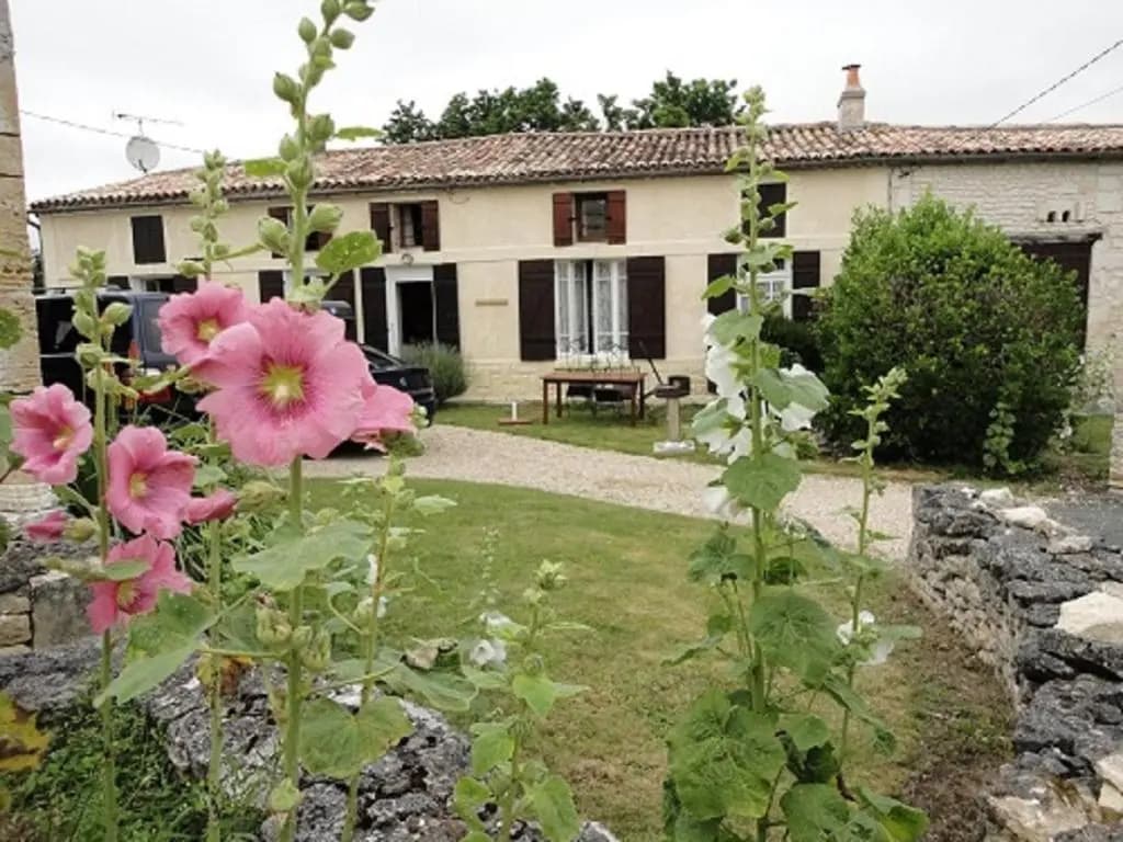3 Bedrooms Cottage