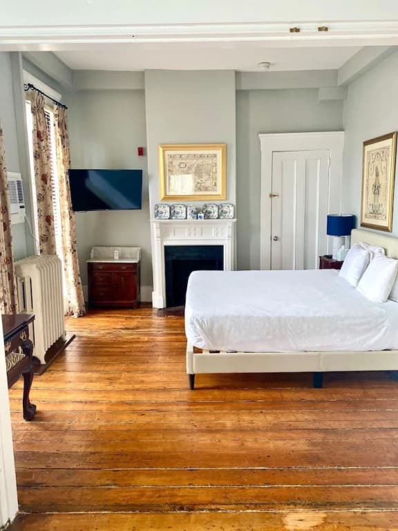 Standard Double Cottage full double bed
