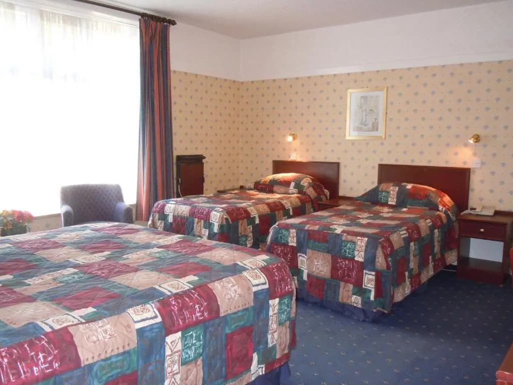 Standard Triple room