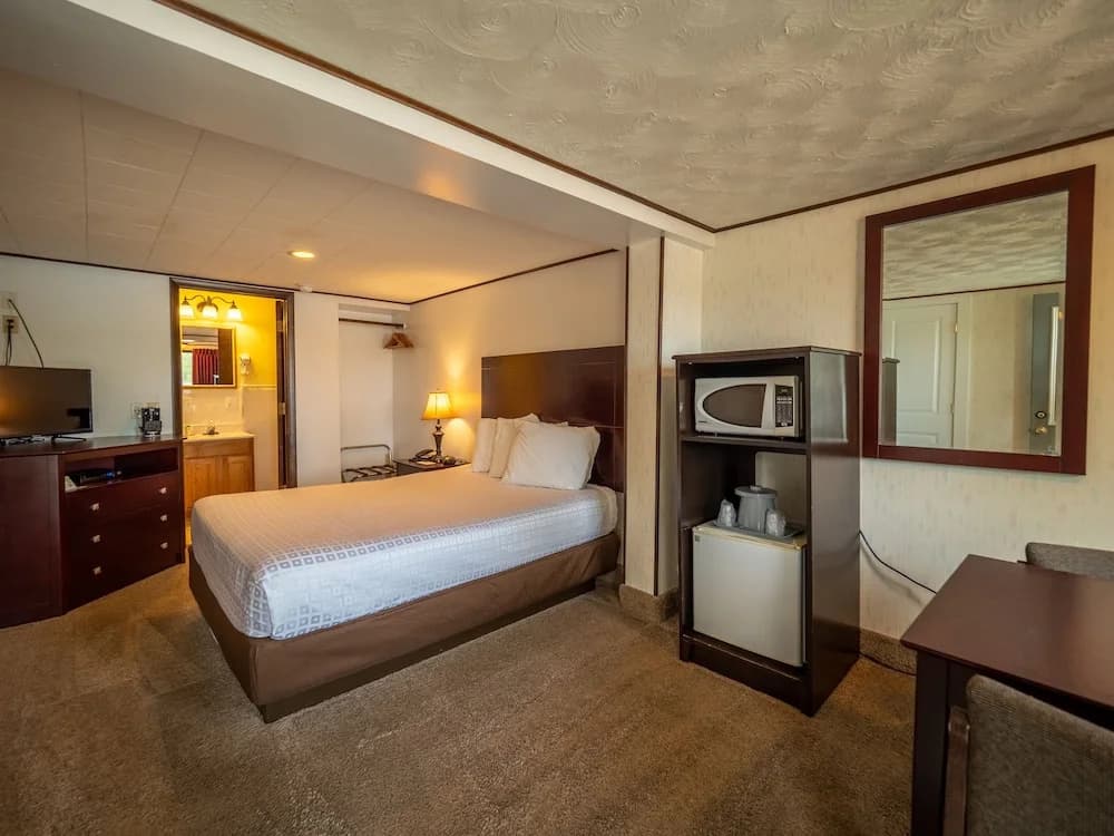 Standard Double room with lake view full double bed