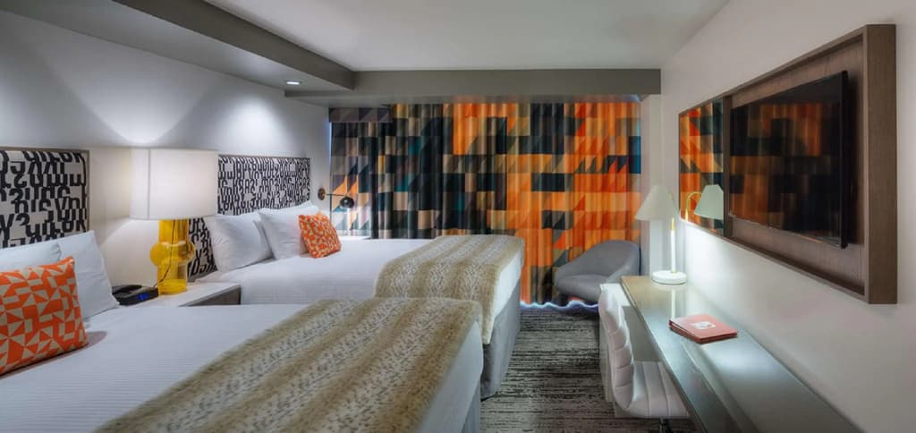 Standard Quadruple room with city view