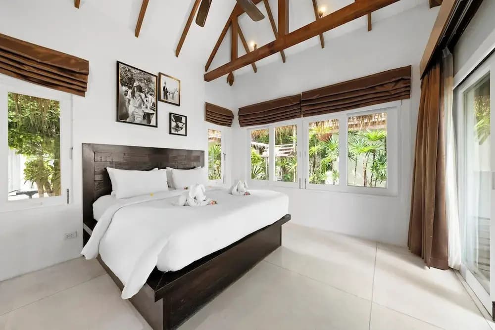 Villa with balcony and with ocean view