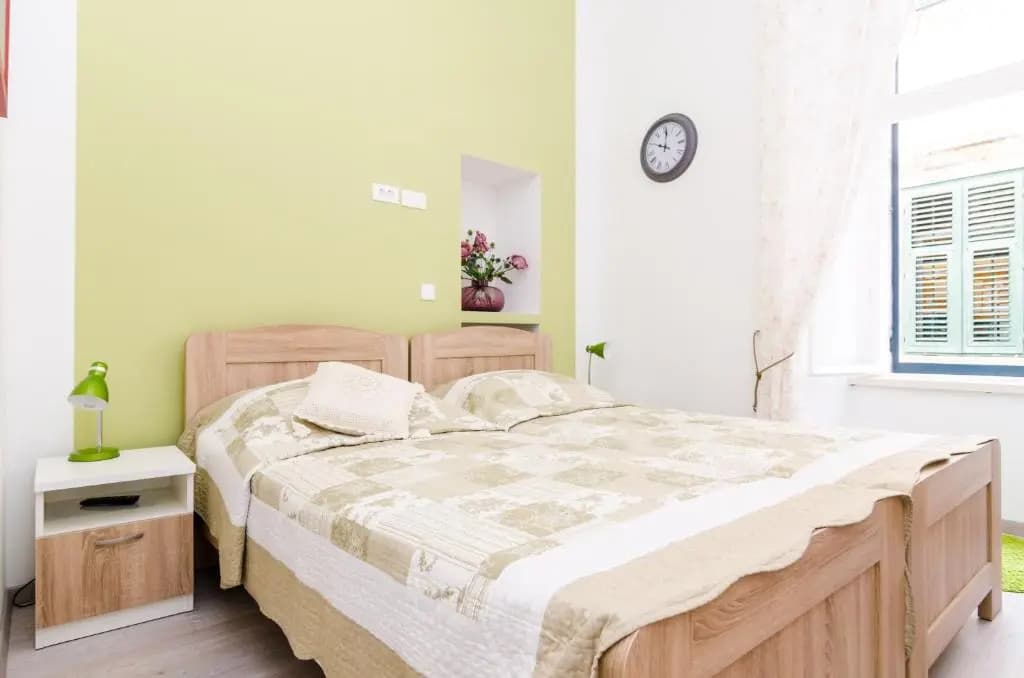 Standard Double room with city view full double bed
