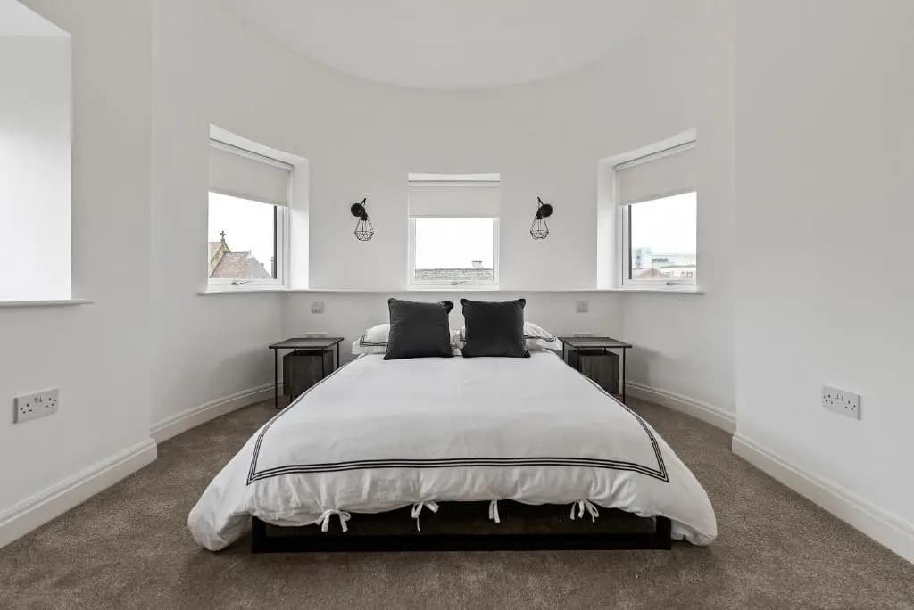 3 Bedrooms Apartment