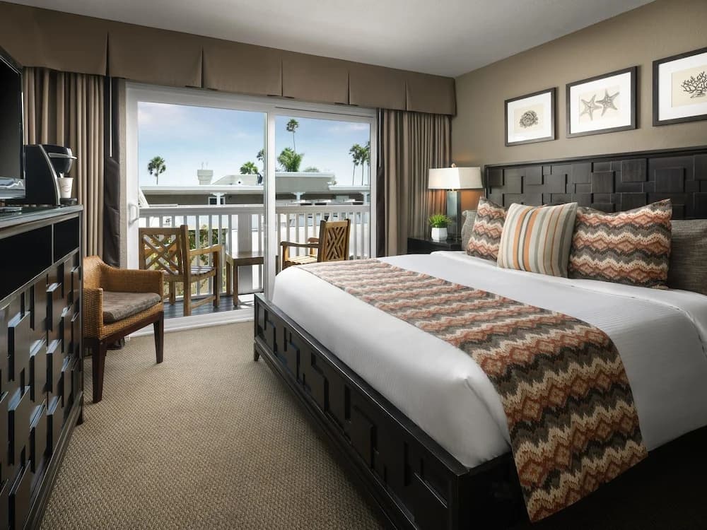 Standard Double room with balcony and with ocean view full double bed