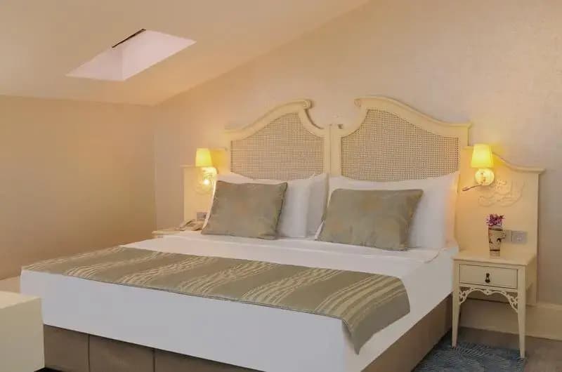 Deluxe room with land view