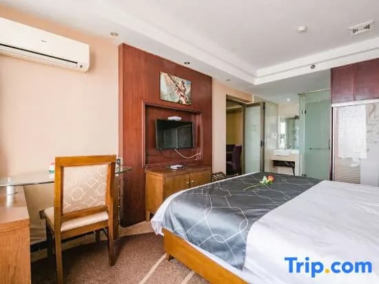 Double Suite full double bed