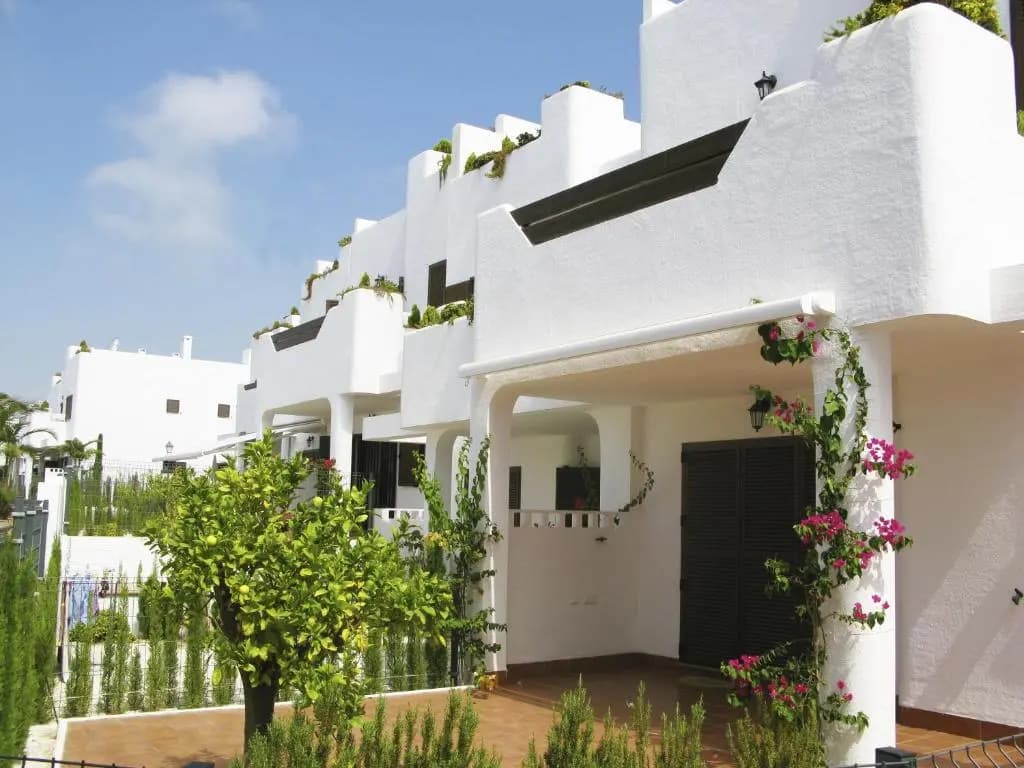 2 Bedrooms Quadruple Apartment with balcony