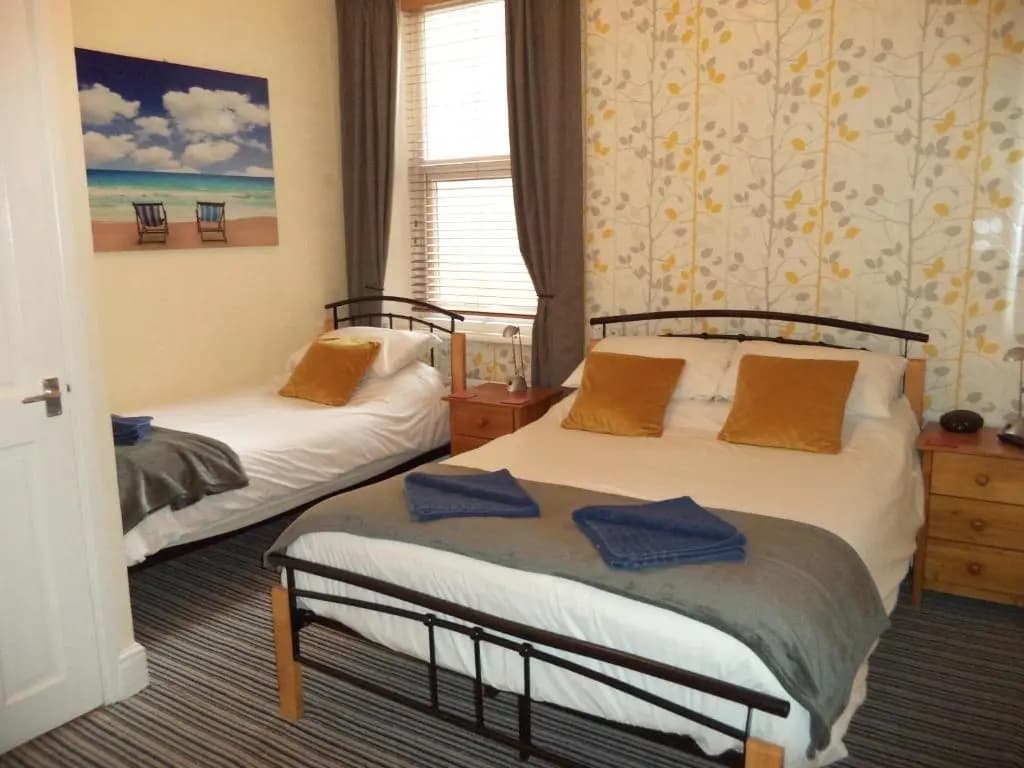 Standard Triple room