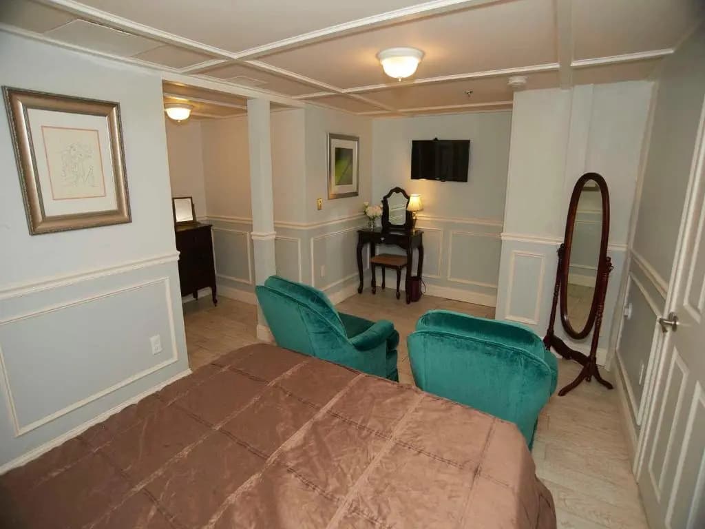 Economy room