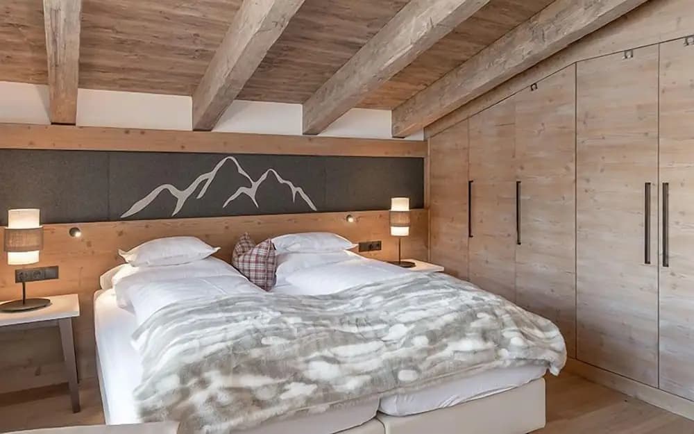 Deluxe Double room with balcony full double bed
