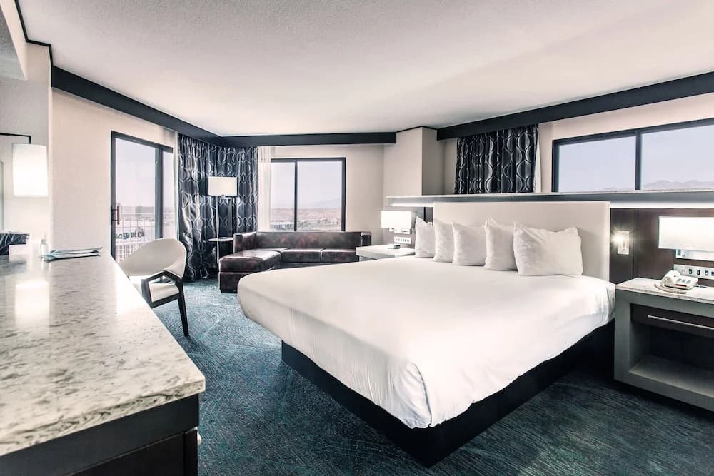 Executive Double room with balcony full double bed