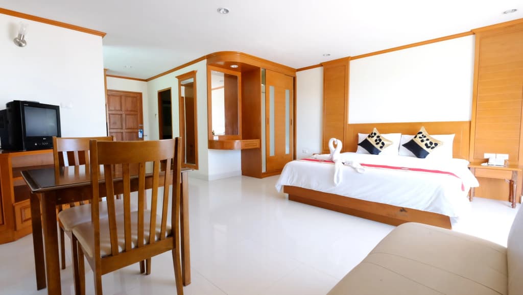 Superior room with pool view