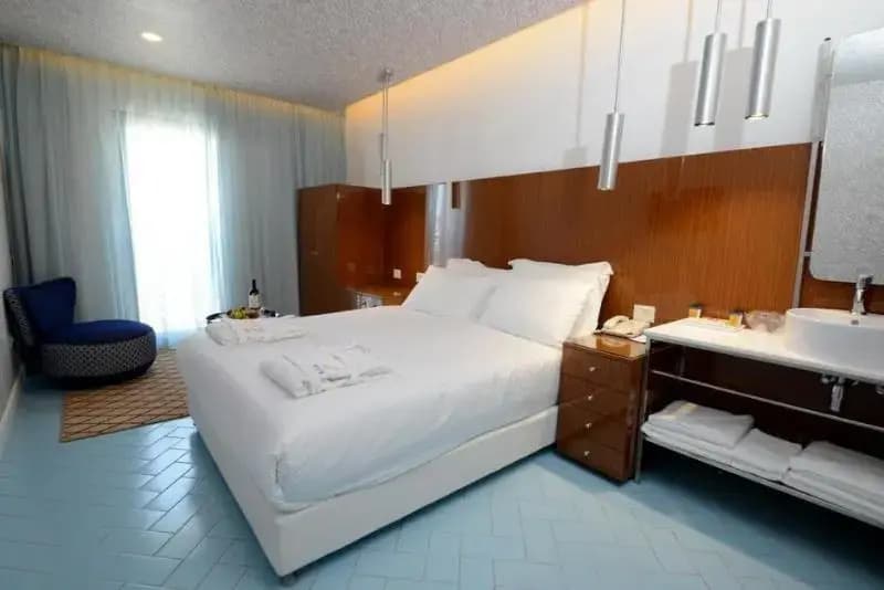 Deluxe Double room with park view full double bed
