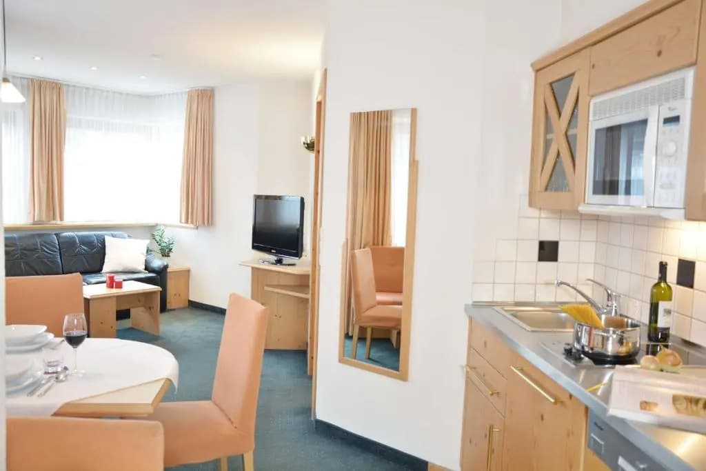 3 Bedrooms Apartment