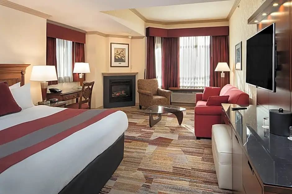 Deluxe Double Junior Suite full double bed