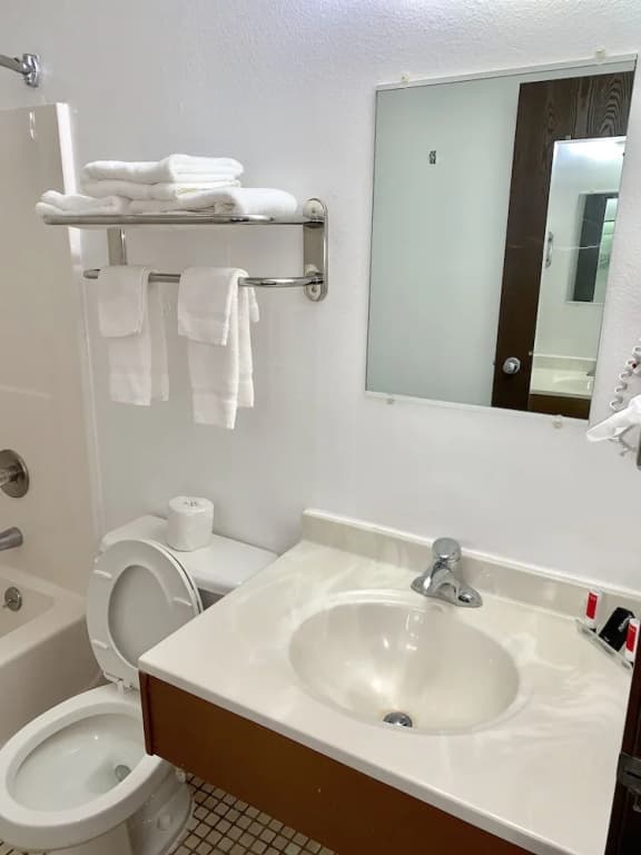 Double Suite full double bed