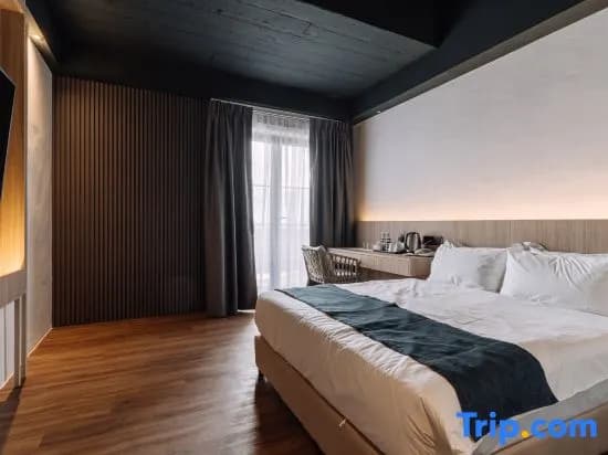 Deluxe Double room with balcony full double bed