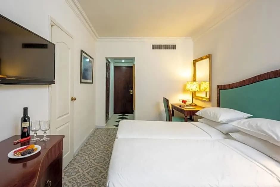 Standard room with city view