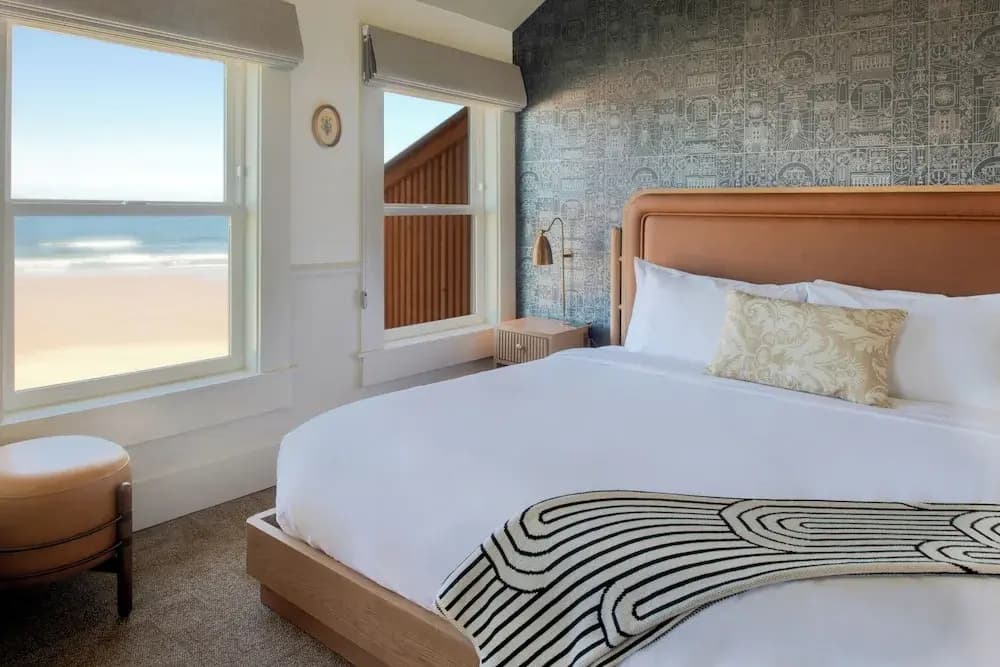 Double Suite oceanfront full double bed