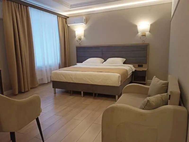 Double Suite full double bed