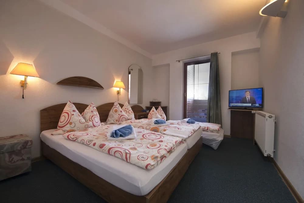 Standard Double room with balcony and with land view full double bed