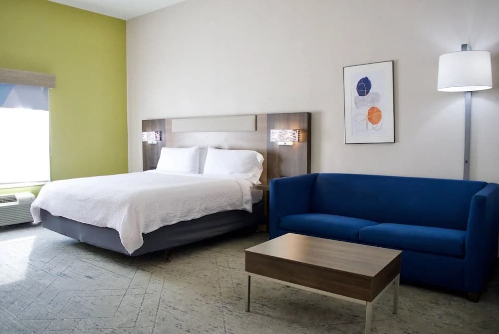 Double Suite full double bed