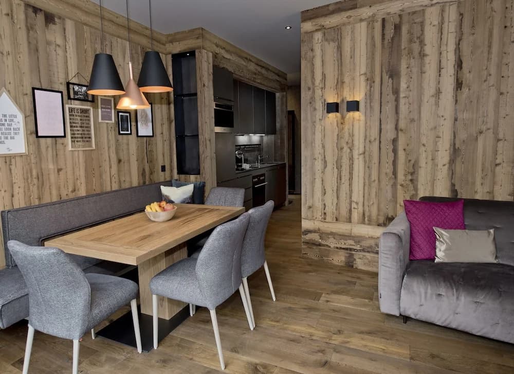 2 Bedrooms Chalet
