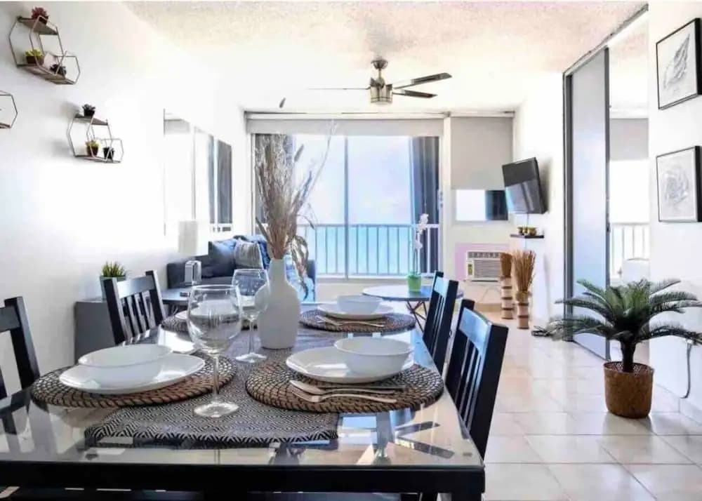 Apartment with ocean view