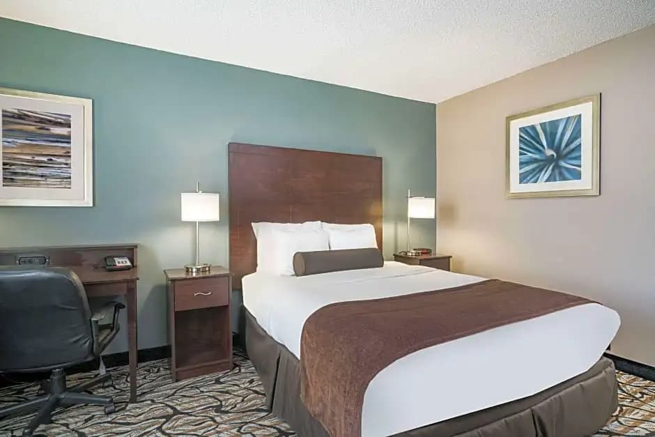 Double Suite full double bed